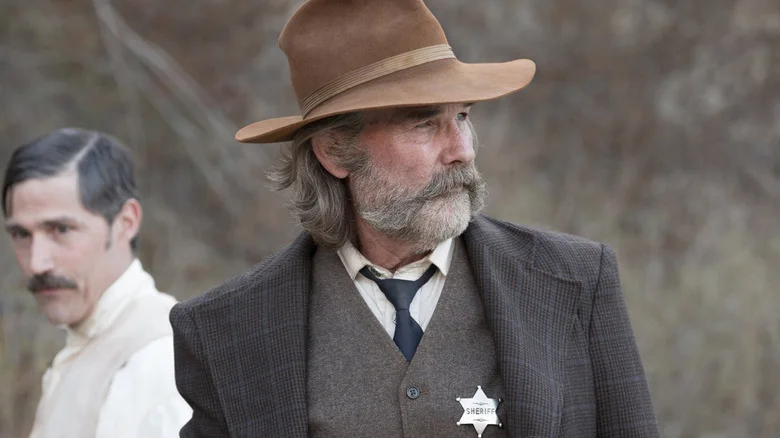 معرفی 14 فیلم ترسناک شگفتانگیز که هرگز دنبالهای نداشتند 11 فیلم Bone Tomahawk (تاماهاوک استخوانی) - فلاتو