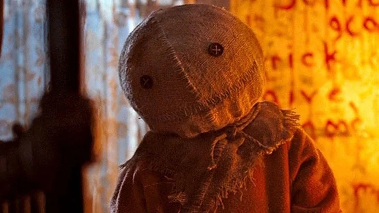 معرفی 14 فیلم ترسناک شگفتانگیز که هرگز دنبالهای نداشتند 5 Trick ‘r Treat (ترفند درمان) - فلاتو