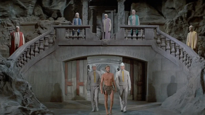 معرفی 19 فیلم علمی تخیلی که منتقدان نابودشان کردند، اما واقعاً ارزش تماشا دارند 2 زیر سیاره میمونها - فلاتو