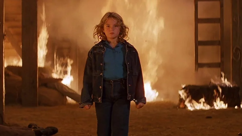 معرفی 19 فیلم علمی تخیلی که منتقدان نابودشان کردند، اما واقعاً ارزش تماشا دارند 6 آتشزا - فلاتو