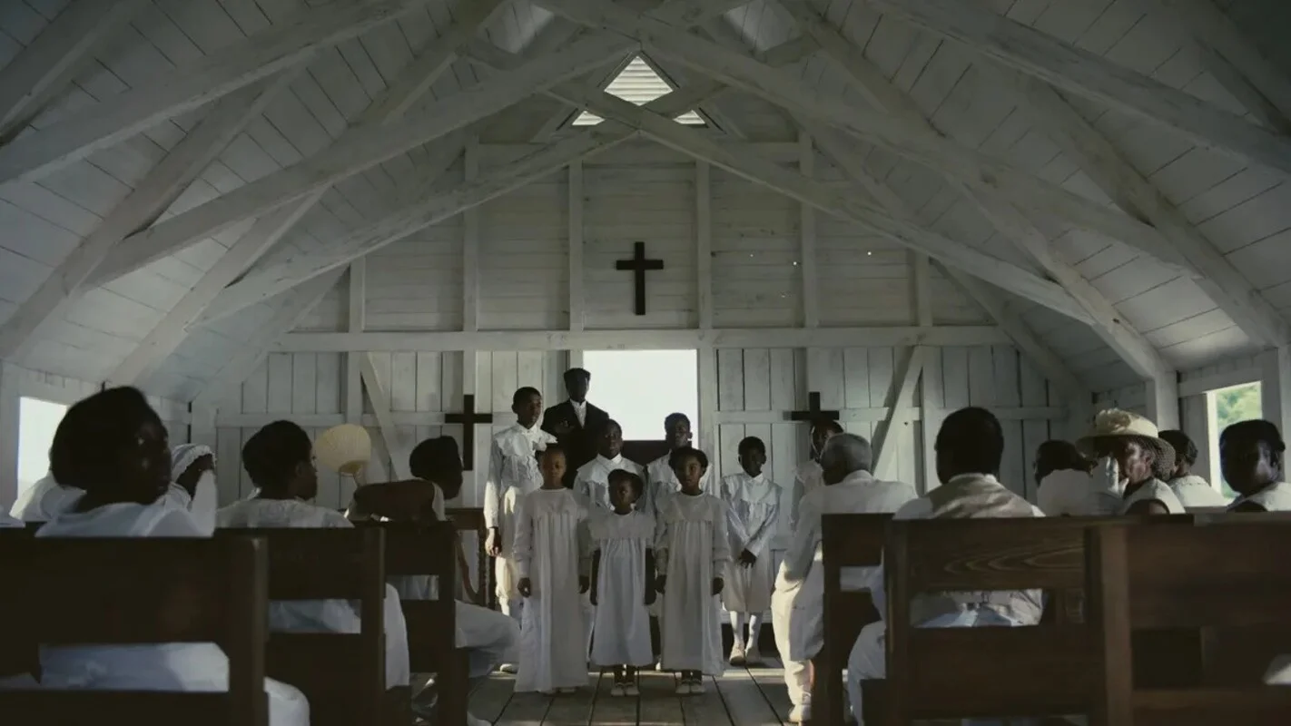 ادای احترام پنهان به چادویک بوزمن در صحنهپردازی «گناهکاران» 2 Chadwick Bosemans Sinners Tribute 1