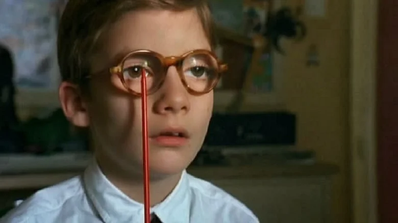 معرفی 15 فیلم ترسناکی که آنقدر آزاردهندهاند که فقط یکبار میتوان تماشایشان کرد 7 ترس از تاریکی - فلاتو