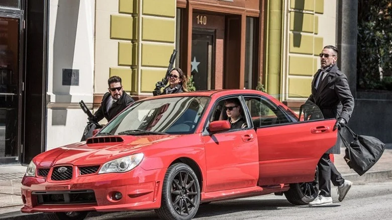 معرفی 14 شاهکار سینمای اکشن مدرن که مرزهای این ژانر را جابجا کردند 2 Baby Driver (بیبی راننده) - فلاتو