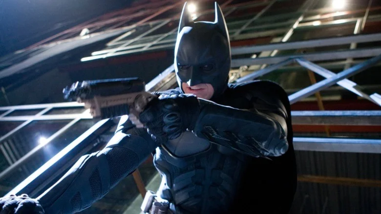 معرفی 14 شاهکار سینمای اکشن مدرن که مرزهای این ژانر را جابجا کردند 7 The Dark Knight (شوالیه تاریکی) - فلاتو