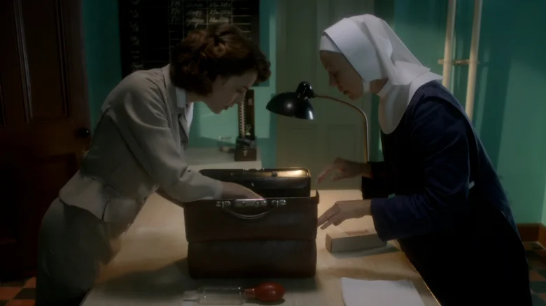 معرفی 14 سریال برتر شبیه «Downton Abbey» 9 Call the Midwife - فلاتو