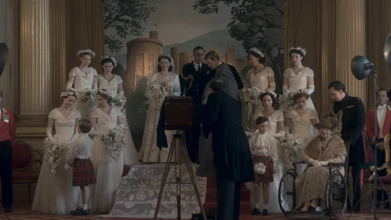 معرفی 14 سریال برتر شبیه «Downton Abbey» 5 The Crown - فلاتو