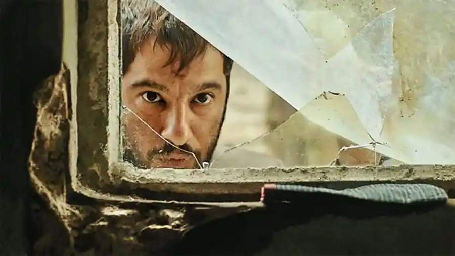معرفی 10 فیلمسینمایی انتقامی ایرانی که هرعاشق سینمای جنایی باید ببیند! 6 مغزهای کوچک زنگزده - فلاتو