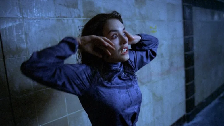 10 فیلم ترسناکی که عشق را به کابوس تبدیل کردند | بهترین آثار وحشت درباره روابط عاطفی 9 Possession - فلاتو