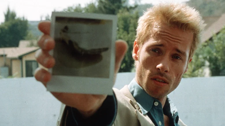 5 فیلم برتر کریستوفر نولان از نگاه Rotten Tomatoes؛ از دانکرک تا اودیسه 4 Memento (2000) - فلاتو