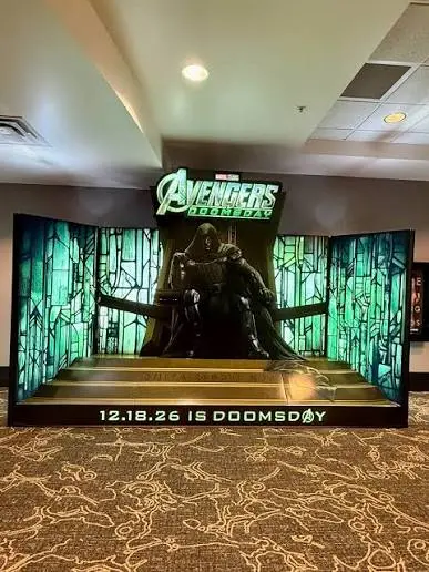 دکتر دووم بالاخره روی تخت سلطنتش نشست؛ تصویر تازه Avengers: Doomsday 2 دکتر دووم بالاخره روی تخت سلطنتش نشست؛ تصویر تازه Avengers: Doomsday - فلاتو