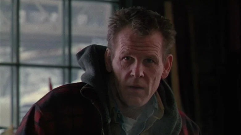 10 فیلم برنده اسکار که فراموش شدهاند و هر سینمادوستی باید ببیند 10 «رنج» (Affliction)؛ وقتی خشونت از یک نسل به نسل دیگر منتقل میشود - فلاتو