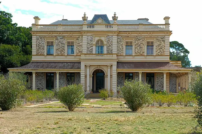 لوکیشنهای فیلمبرداری سریال My Brilliant Career نتفلیکس؛ از پنولا تا باروسا 9 Para Para Mansion – Gawler