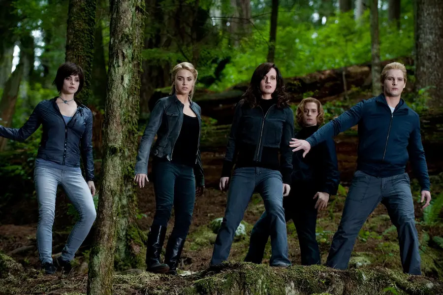 معرفی فیلم گرگومیش: خسوف؛ داستان، بازیگران و مشخصات کامل 5 Introduction The Twilight Saga Eclipse 6