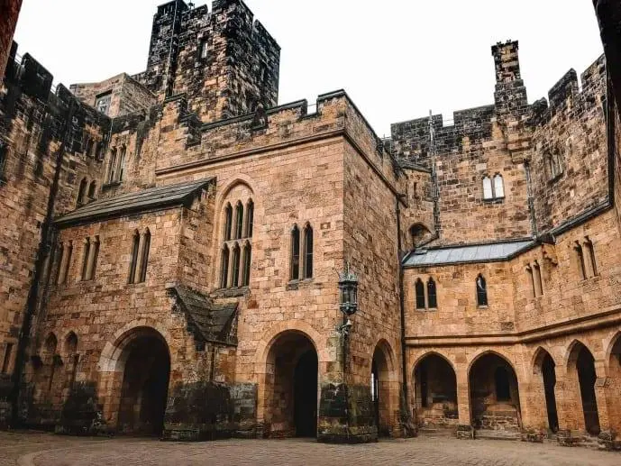 آیا مدرسه هری پاتر واقعی است؟ راز هاگوارتز و مکانهای واقعی فیلم 10 Is the Harry Potter school real 3