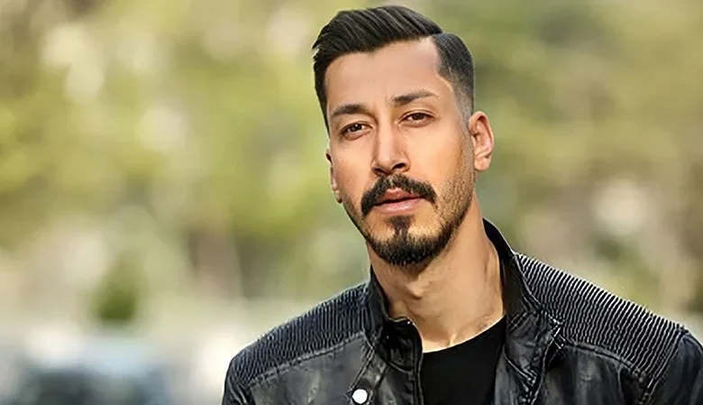 گریم خیره‌کننده بهرام افشاری در نمایش «سی‌صد» سوژه شد - فلاتو