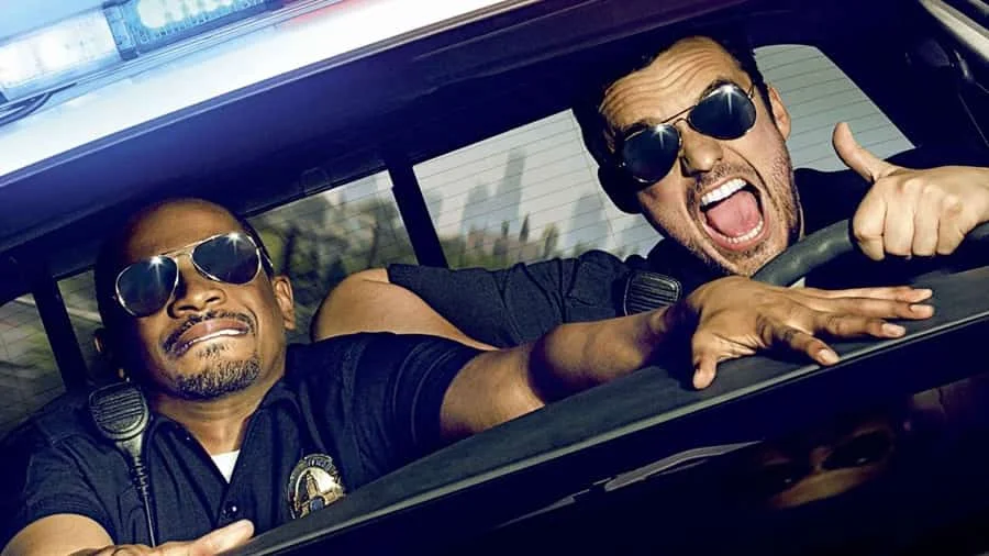 بیایید پلیس باشیم - فلاتو