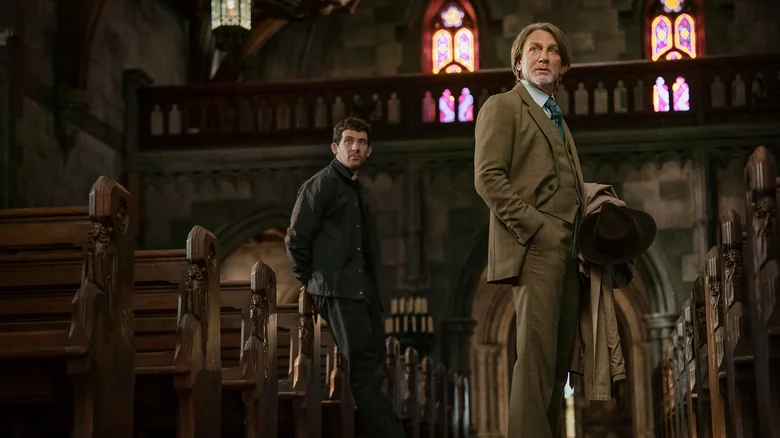 بررسی «Wake Up Dead Man»؛ نگاهی به سومین فیلم مجموعه جنایی رایان جانسون 1 بررسی فیلم «Wake Up Dead Man»؛ سومین قسمت از مجموعه «چاقوکشی» تیز، هوشمند و دردناکاً واقعی - فلاتو