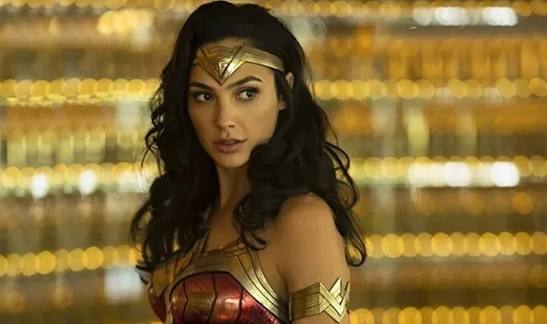 بازگشت «زن شگفت‌انگیز» به دنیای DC؛ واکنش‌ متفاوت هواداران! - فلاتو