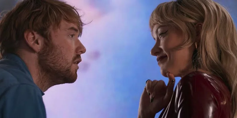 معرفی 10 فیلم مهیج مورد انتظار سال 2026 که بیش از همه منتظرشان هستیم 8 کوپر هافمن در حال گفتوگو با اولیویا وایلد در فیلم I Want Your Sex - فلاتو