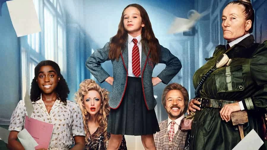 معرفی 20 تا از بهترین فیلمهای کمدی بچگانه که لحظات شاد را به خانهها میآورد 18 ماتیلدا موزیکال - فلاتو