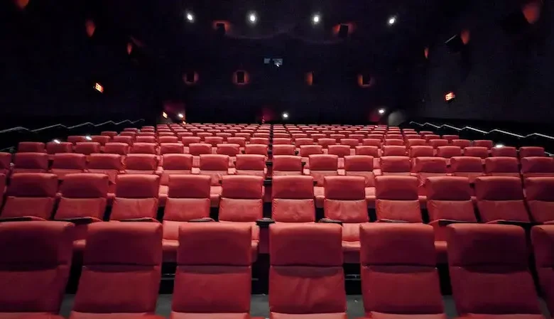 رکود سینمای ایران؛ آیا سالنها تعطیل میشوند؟ 1 رکود سینمای ایران؛ آیا سالنها تعطیل میشوند؟ - فلاتو