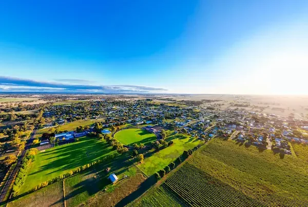 لوکیشنهای فیلمبرداری سریال My Brilliant Career نتفلیکس؛ از پنولا تا باروسا 6 South Australia 1 e1786710252798