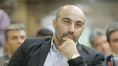 اولین تصویر محسن تنابنده در «تبعید» منتشر شد؛ همکاری دوباره با کارگردان «رهایم کن» 1 محسن تنابنده با ظاهری متفاوت به «تبعید» میآید؛ عکس جدید سریال - فلاتو